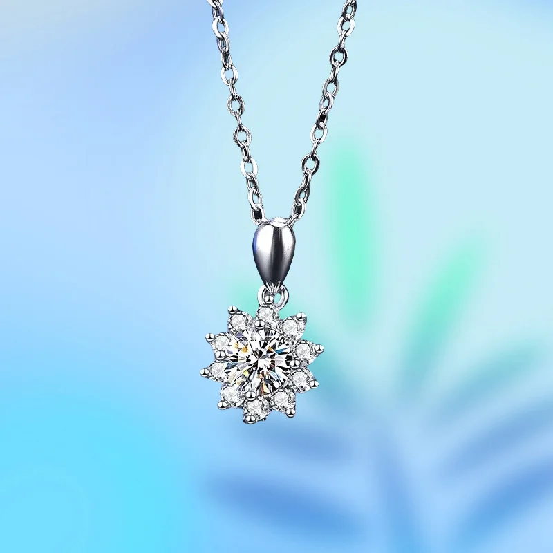 New S925 Sterling Silver Pendant 50 Points Moissanite Necklace Women's Fashion Classic Round Bag Snowflake Silver Pendant
New S925 Sterling Silver Pendant 50 Points Moissanite Necklace Women's Fashion Classic Round Bag Snowflake Silver Pendant