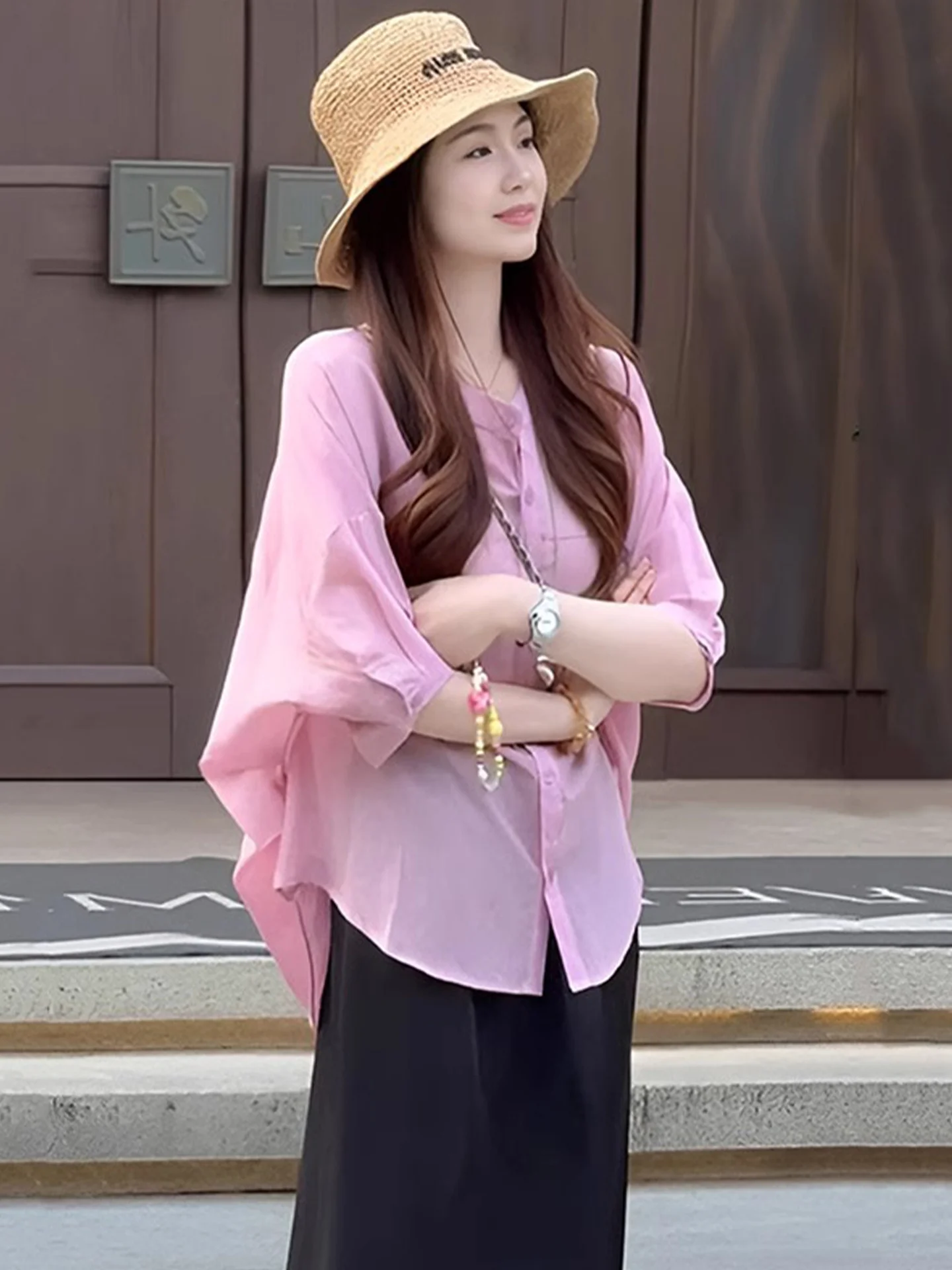 Модный однотонный топ свободного кроя с коротким рукавом, уникальный корейский стиль, прямой силуэт, шелковый топ для молодых женщин
Модный однотонный топ свободного кроя с коротким рукавом, уникальный корейский стиль, прямой силуэт, шелковый топ для молодых женщин