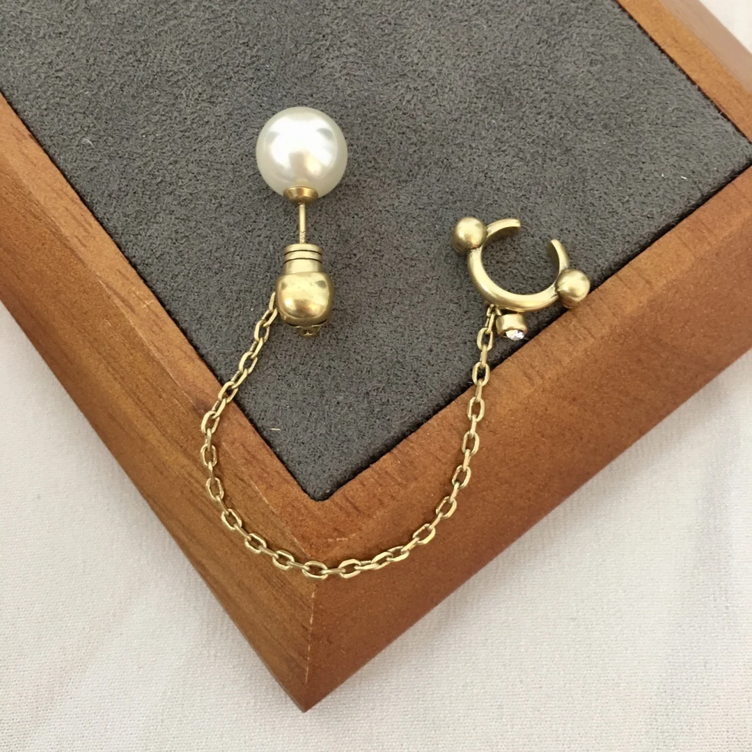 Skull rhinestone earrings female fringe personality temperament Pearl pendant earrings ear bone clip
Skull rhinestone earrings female fringe personality temperament Pearl pendant earrings ear bone clip