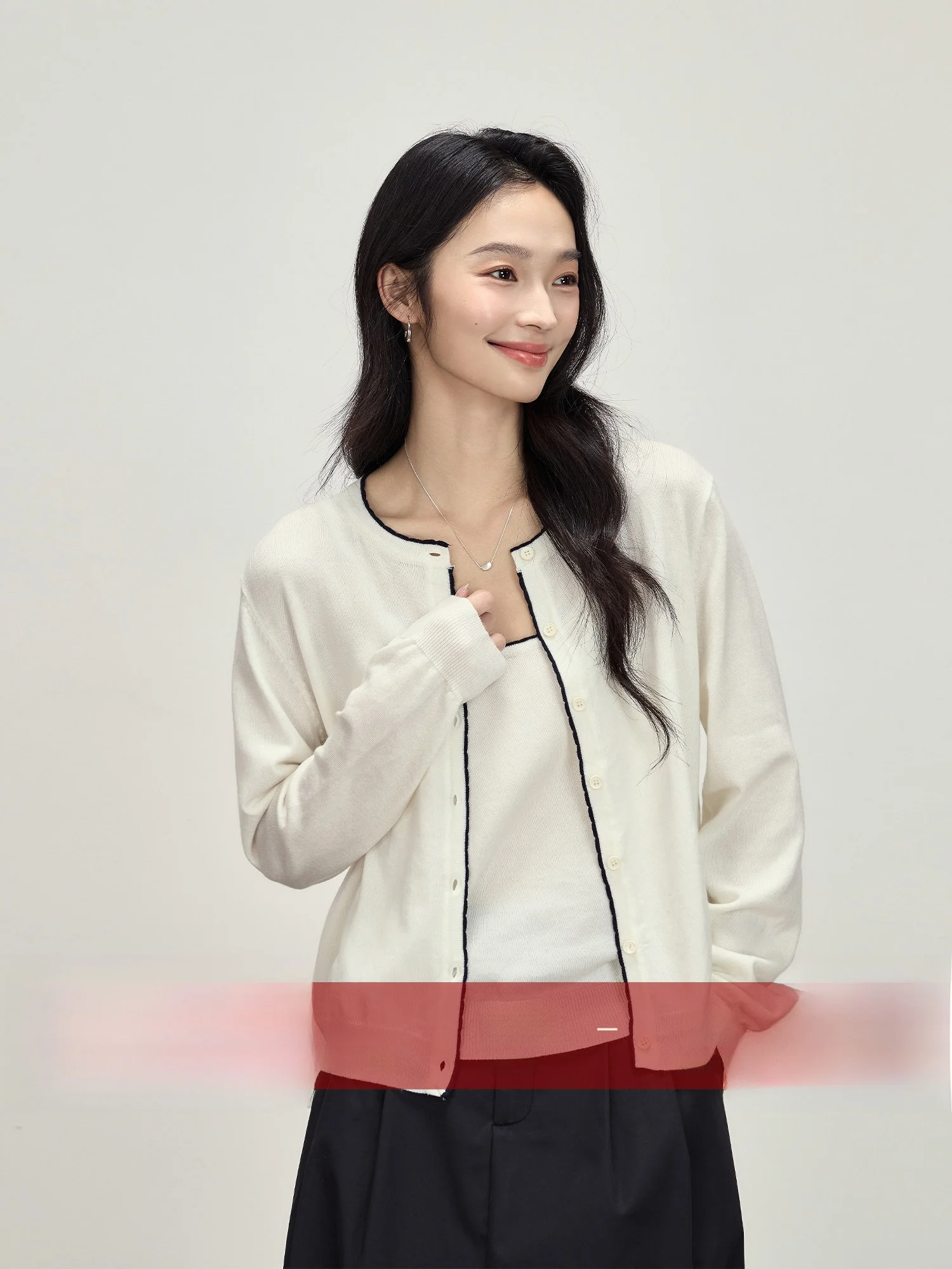 Elegant White Knitted Wool Vest And Sleeveless Cardigan Women's Two-Piece Set Casual Loose Fit Spring Autumn Wear by Rising P...
Elegant White Knitted Wool Vest And Sleeveless Cardigan Women's Two-Piece Set Casual Loose Fit Spring Autumn Wear by Rising P...