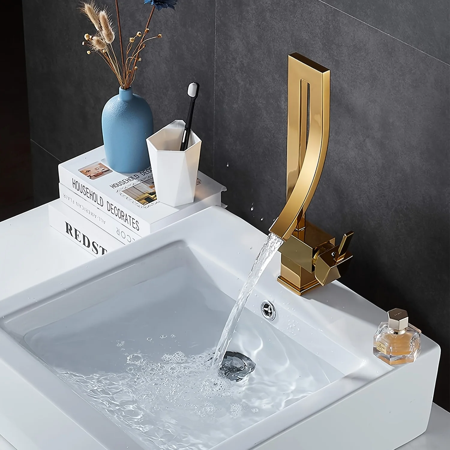 1pc Bathroom Sink Basin Faucet, Household Sink Single Handle One Hole Faucet, Hot And Cold Mixer Tap, Brass Ceramic Valve Core Faucet Luxury Golden, Matte Black
1pc Bathroom Sink Basin Faucet, Household Sink Single Handle One Hole Faucet, Hot And Cold Mixer Tap, Brass Ceramic Valve Core Faucet Luxury Golden, Matte Black