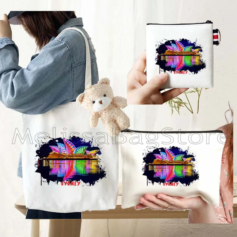 4PCS Gifts Sydney Australia White Canvas Tote Bag Handbag with Doll Key Coin Purse Cosmetic Makeup Toilet Bag Case Pouch
4PCS Gifts Sydney Australia White Canvas Tote Bag Handbag with Doll Key Coin Purse Cosmetic Makeup Toilet Bag Case Pouch