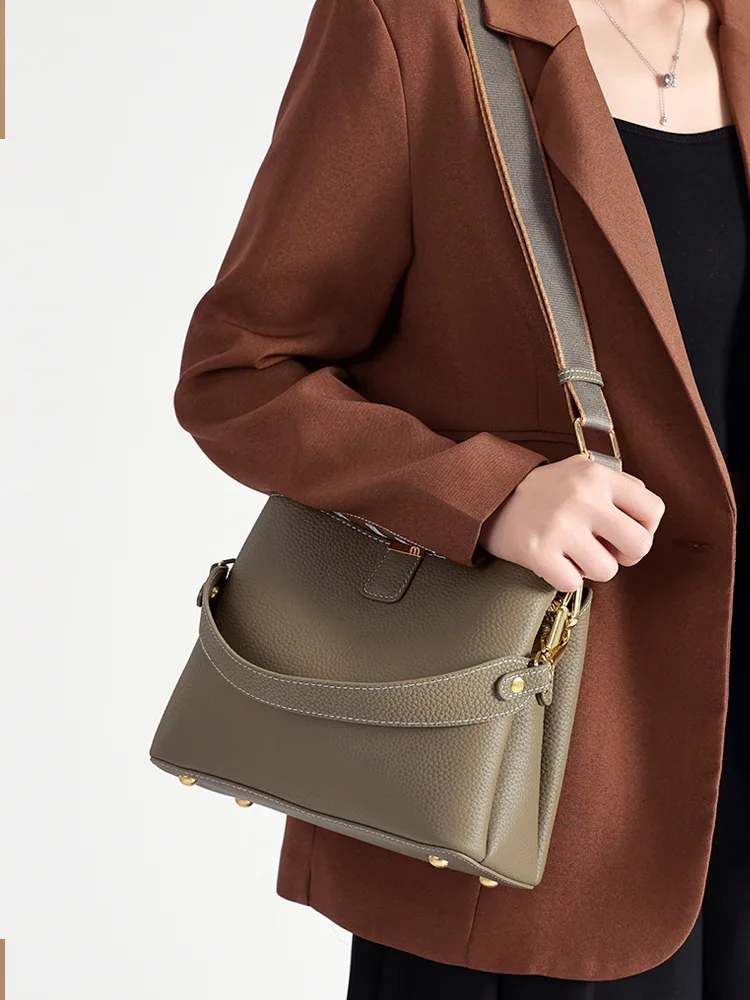 Summer Female Shoulder Bag Luxury Design Handbag Phone Makeup Commuter 100% Genuine Leather Women's Crossbody Bag
Summer Female Shoulder Bag Luxury Design Handbag Phone Makeup Commuter 100% Genuine Leather Women's Crossbody Bag