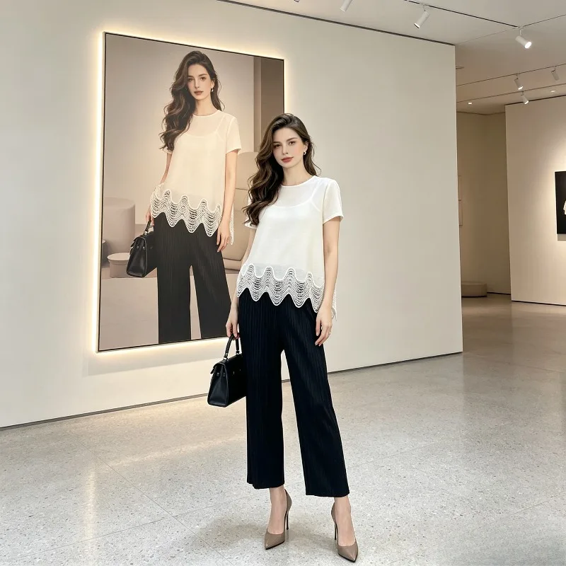 Miyake Pleated 2026 New Lace Hem Short Sleeve Top for Women Summer Round Neck Wave Hollow Out Lace Loose Irregular Blouse Pleat
Miyake Pleated 2026 New Lace Hem Short Sleeve Top for Women Summer Round Neck Wave Hollow Out Lace Loose Irregular Blouse Pleat
