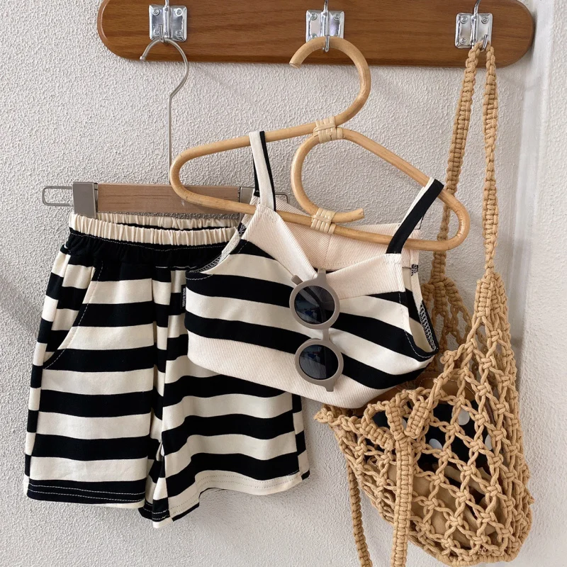 2024Summer Black and White Striped Girls Suit New Loose Casual Children SlingTT-shirt and Shorts Two-Piece Suit Fashion
2024Summer Black and White Striped Girls Suit New Loose Casual Children SlingTT-shirt and Shorts Two-Piece Suit Fashion