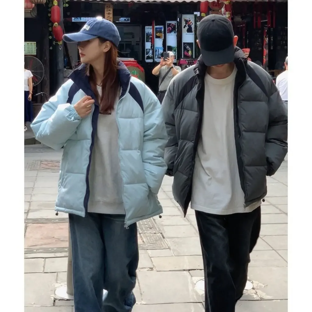 Loose Short Cotton Jacket Stand Collar Patchwork Color Men Women Couples Outerwear Winter Fashion Comfortable Breathable
Loose Short Cotton Jacket Stand Collar Patchwork Color Men Women Couples Outerwear Winter Fashion Comfortable Breathable