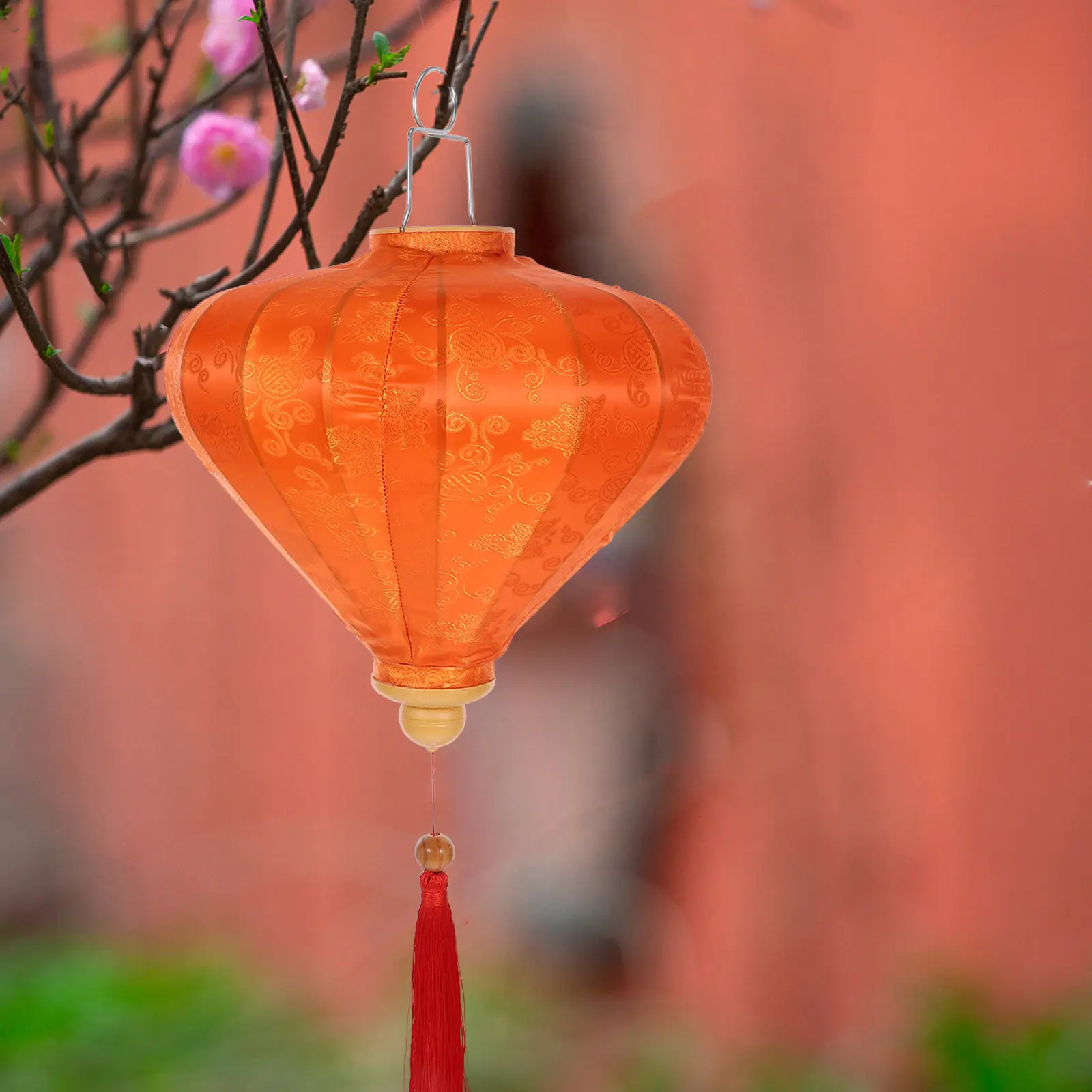 Elegant Silk Hanging Lantern for Yard Ceiling Window Tent Decor Traditional Vietnamese Style Party Atmosphere Light Fixture
Elegant Silk Hanging Lantern for Yard Ceiling Window Tent Decor Traditional Vietnamese Style Party Atmosphere Light Fixture