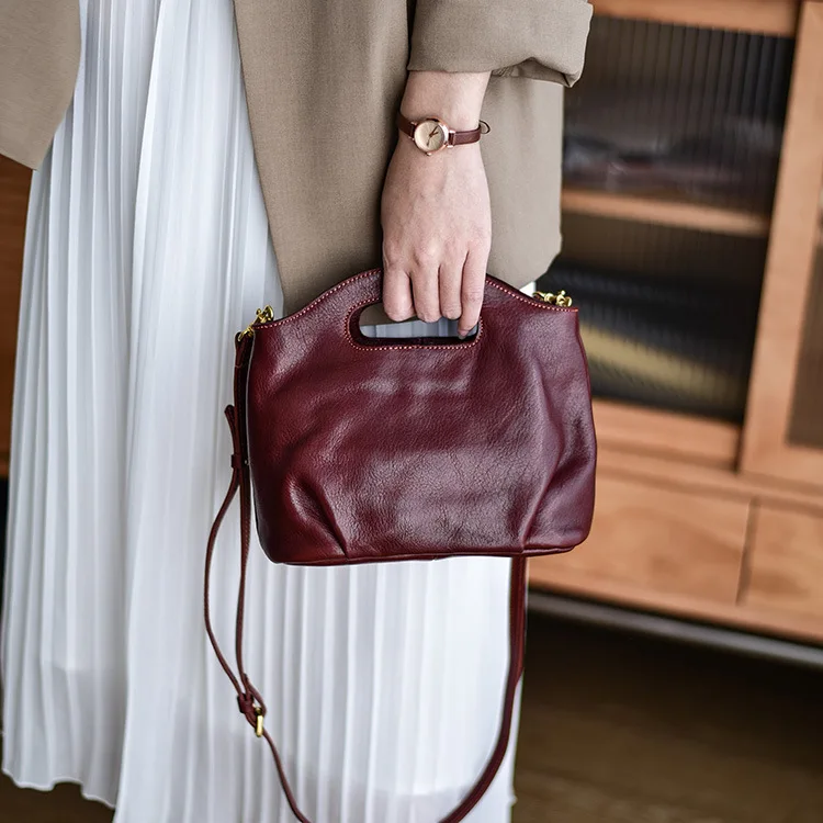 2025 Leather Design High-grade Shoulder Crossbody Female Bag Plant Tanned Cow Leather Carrying Cloud Designer Luxury Bag
2025 Leather Design High-grade Shoulder Crossbody Female Bag Plant Tanned Cow Leather Carrying Cloud Designer Luxury Bag