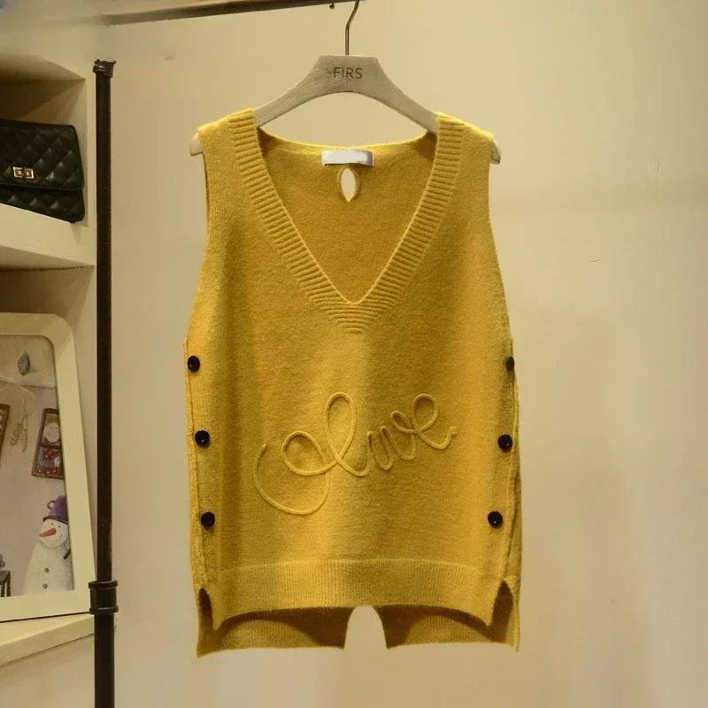 2025 New Fashion V-Neck Button High Low Vest Sleeveless Sweater Women's Clothing Autumn All-match Pullovers Loose Korean Tops
2025 New Fashion V-Neck Button High Low Vest Sleeveless Sweater Women's Clothing Autumn All-match Pullovers Loose Korean Tops