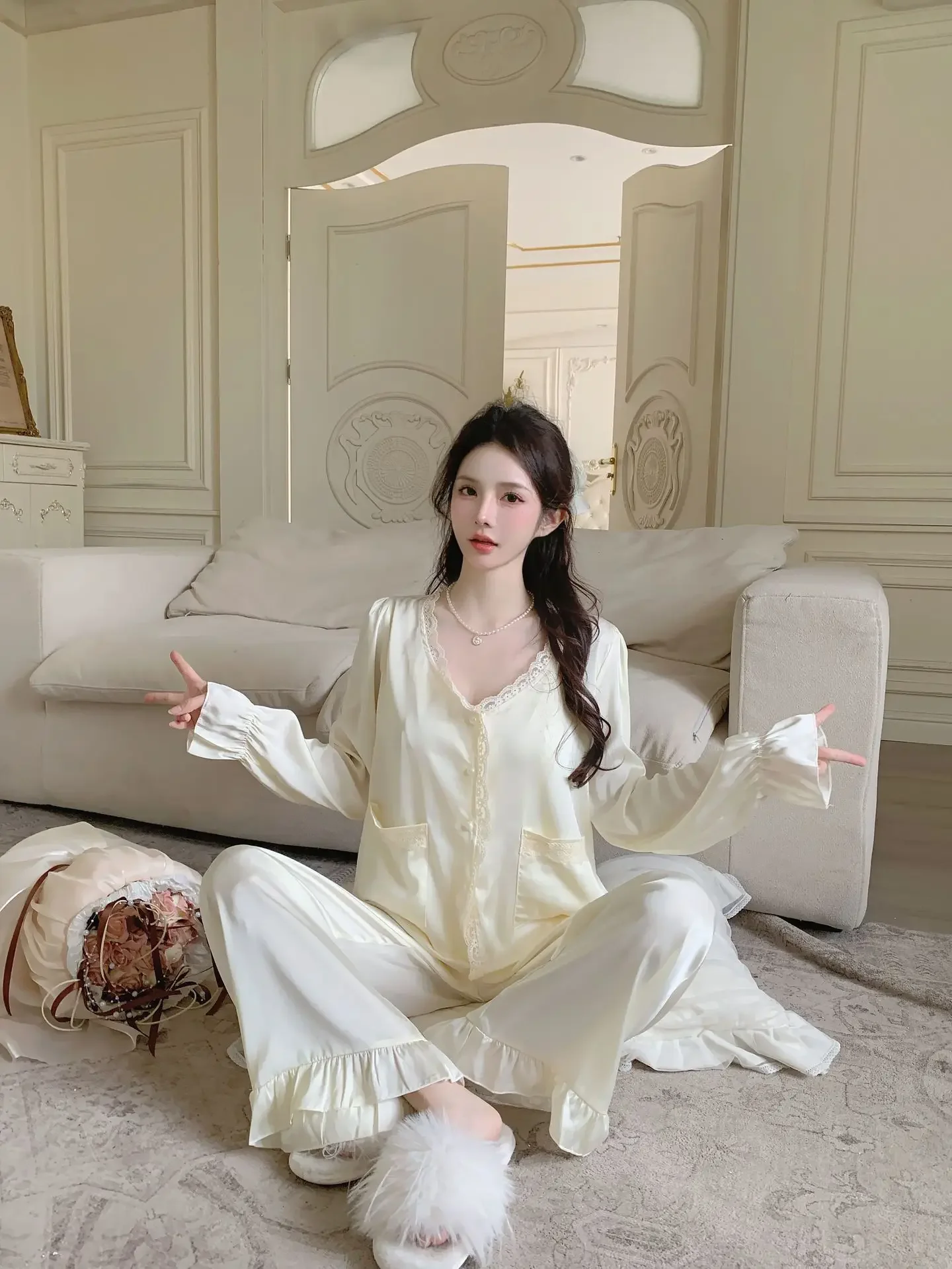 Бежевый пижамный комплект, элегантная домашняя одежда, одежда для сна из ледяного шелка, женские свободные брюки, костюм из 3 предметов, сезонная одежда для дома, сексуальная кружевная ночная рубашка
Бежевый пижамный комплект, элегантная домашняя одежда, одежда для сна из ледяного шелка, женские свободные брюки, костюм из 3 предметов, сезонная одежда для дома, сексуальная кружевная ночная рубашка