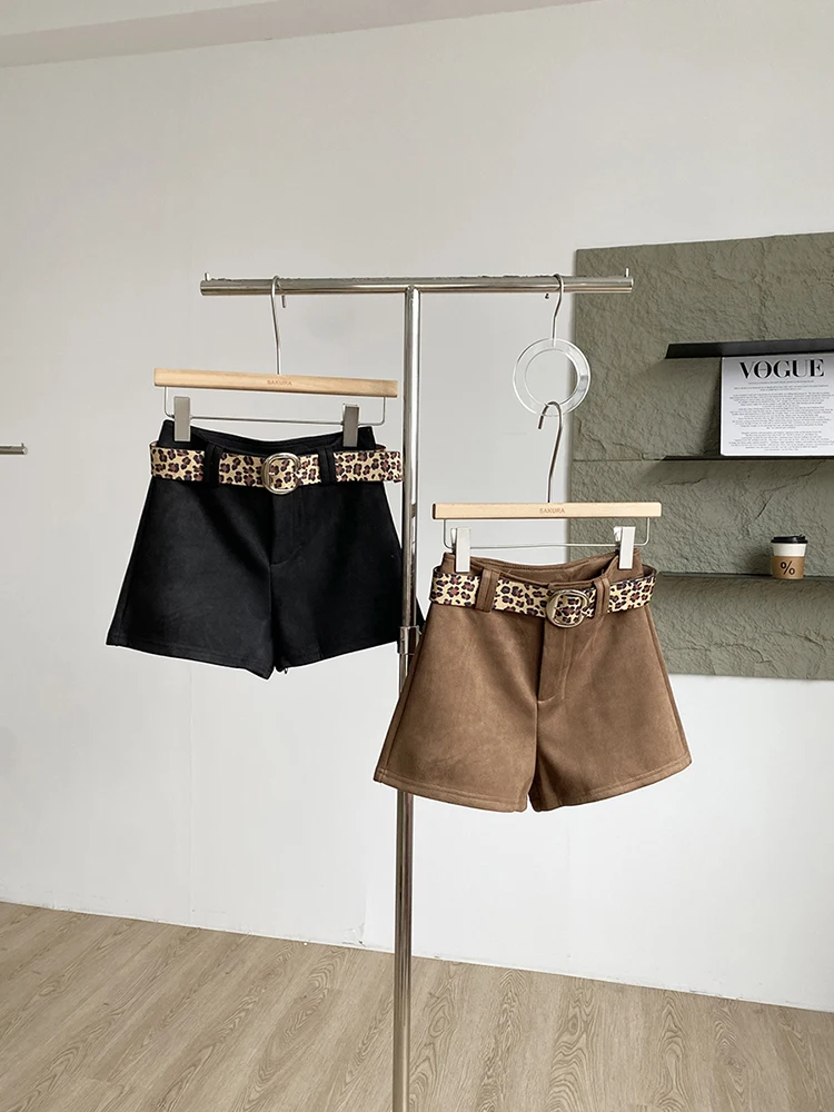 American style retro versatile suede shorts for women autumn 2025 high waisted and slim niche wide leg pants with belt
American style retro versatile suede shorts for women autumn 2025 high waisted and slim niche wide leg pants with belt