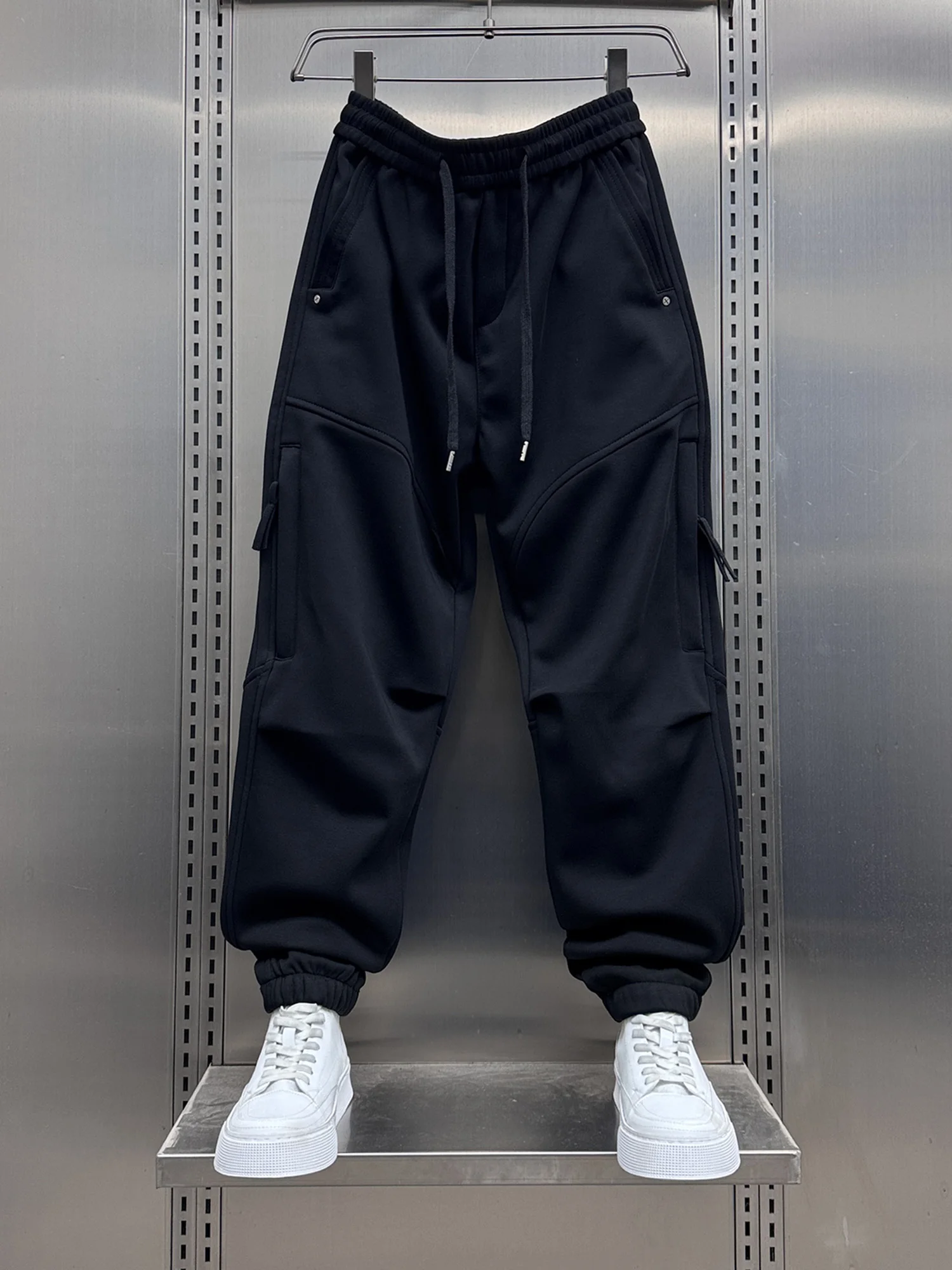 Мужские повседневные брюки свободного кроя с флисовой подкладкой, в стиле пэчворк, спортивные штаны-харлан, осенне-зимние, теплые, с эластичным поясом
Мужские повседневные брюки свободного кроя с флисовой подкладкой, в стиле пэчворк, спортивные штаны-харлан, осенне-зимние, теплые, с эластичным поясом