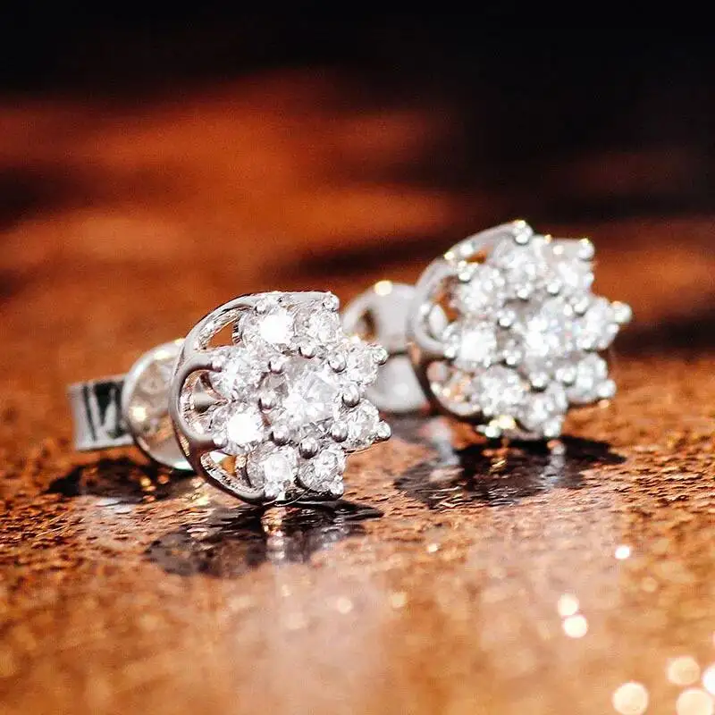 Fashion Jewelry Flower Cluster Moissanite Earrings 18k Gold Plated Moissanite VVS Iced Out Earrings for Men and Women
Fashion Jewelry Flower Cluster Moissanite Earrings 18k Gold Plated Moissanite VVS Iced Out Earrings for Men and Women