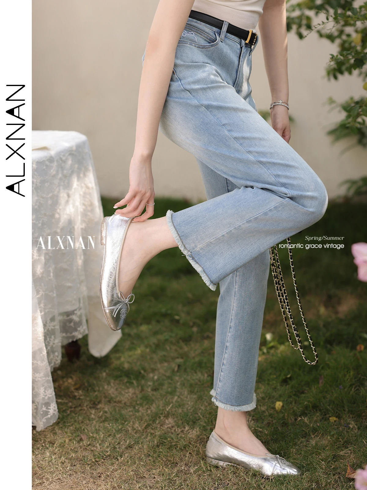 ALXNAN Women Flared Jeans Vintage Light Blue High Waist Denim Pants 2025 Summer Elegant Straight Bow Embroidery Trousers L53635
ALXNAN Women Flared Jeans Vintage Light Blue High Waist Denim Pants 2025 Summer Elegant Straight Bow Embroidery Trousers L53635