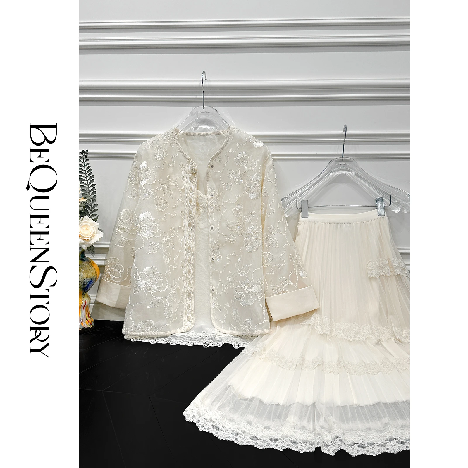 XiaoXiao Yu Transparent Lace Outerwear with Halter Neck Design Spring Summer Fashion Set Elegant Style Polyester Fiber
XiaoXiao Yu Transparent Lace Outerwear with Halter Neck Design Spring Summer Fashion Set Elegant Style Polyester Fiber