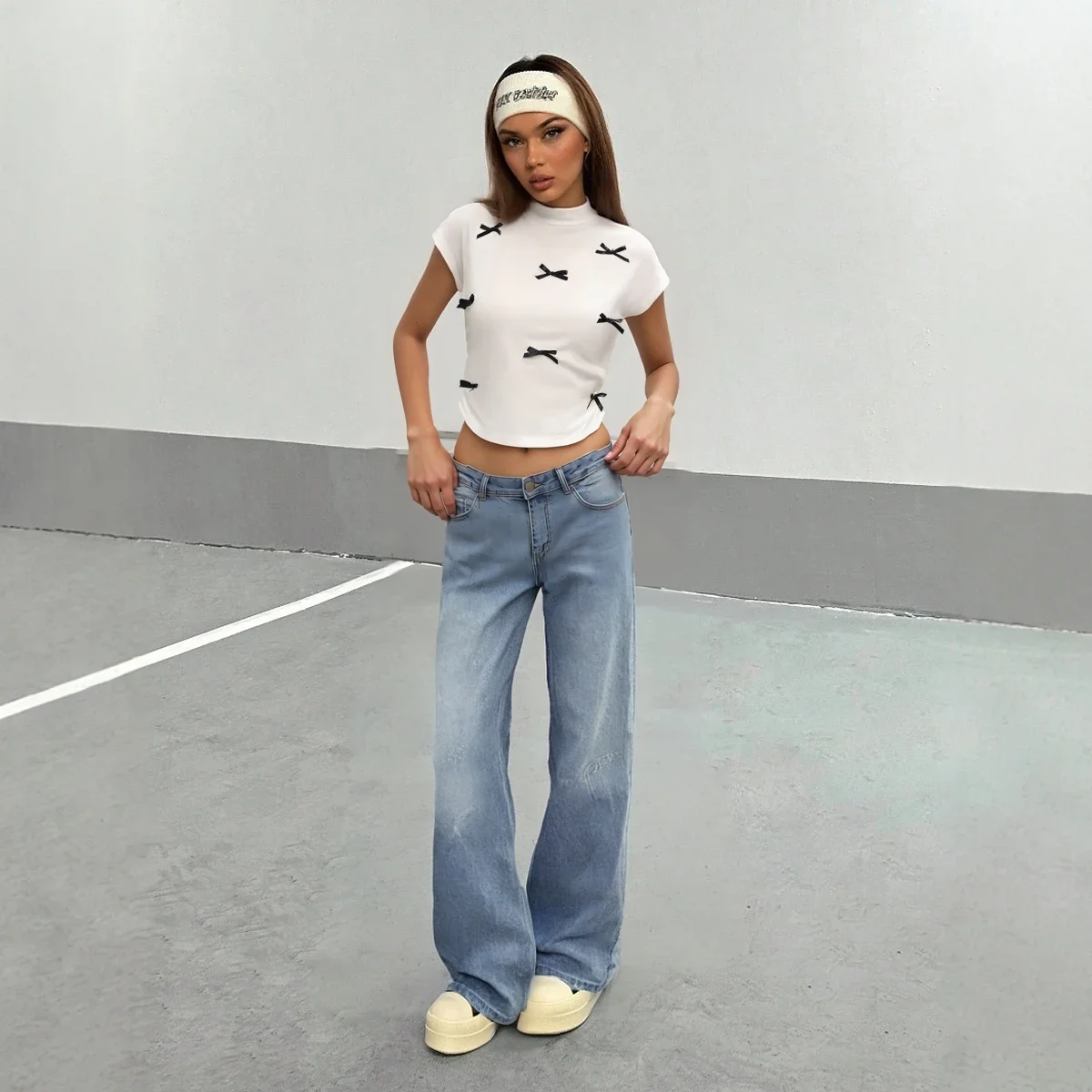 Женские футболки 2025, всесезонные повседневные повседневные футболки с короткими рукавами и высоким воротом с минималистичным принтом
Женские футболки 2025, всесезонные повседневные повседневные футболки с короткими рукавами и высоким воротом с минималистичным принтом