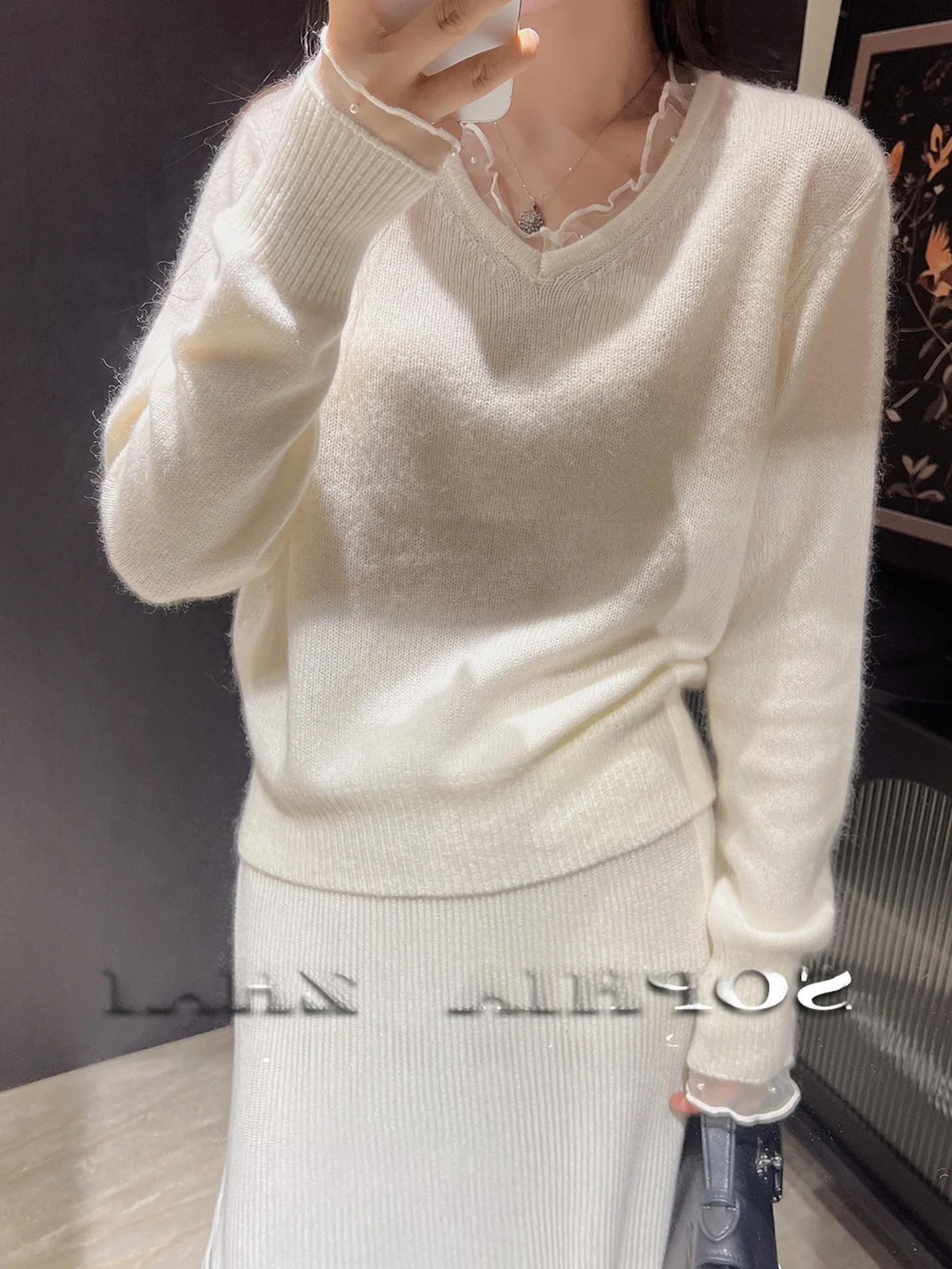 Comfortable Camere Knitted Sweater Casual Long Sve Overhead Korean Design Winter Luxury Top Faionable Streetwear
Comfortable Camere Knitted Sweater Casual Long Sve Overhead Korean Design Winter Luxury Top Faionable Streetwear