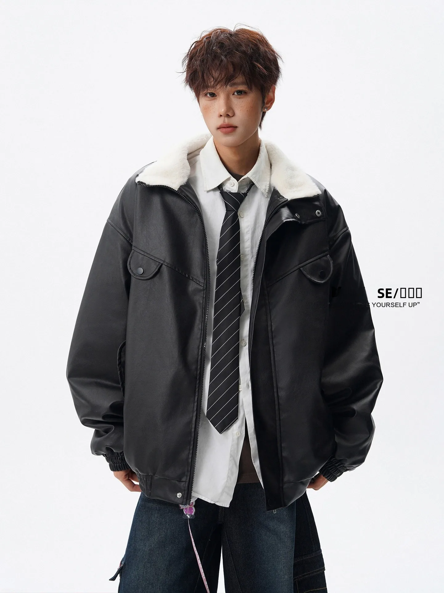 Мужская зимняя куртка из искусственной кожи с воротником из овечьей шерсти, утепленная, свободного кроя, повседневная, теплая, в американском стиле
Мужская зимняя куртка из искусственной кожи с воротником из овечьей шерсти, утепленная, свободного кроя, повседневная, теплая, в американском стиле