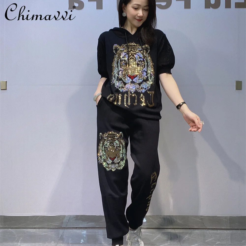 Fashion Oversized Knit Set Summer New Women's Hooded Short Sleeve Top and Pants Two-piece Set Heavy Rhinestone Casual Outfit
Fashion Oversized Knit Set Summer New Women's Hooded Short Sleeve Top and Pants Two-piece Set Heavy Rhinestone Casual Outfit