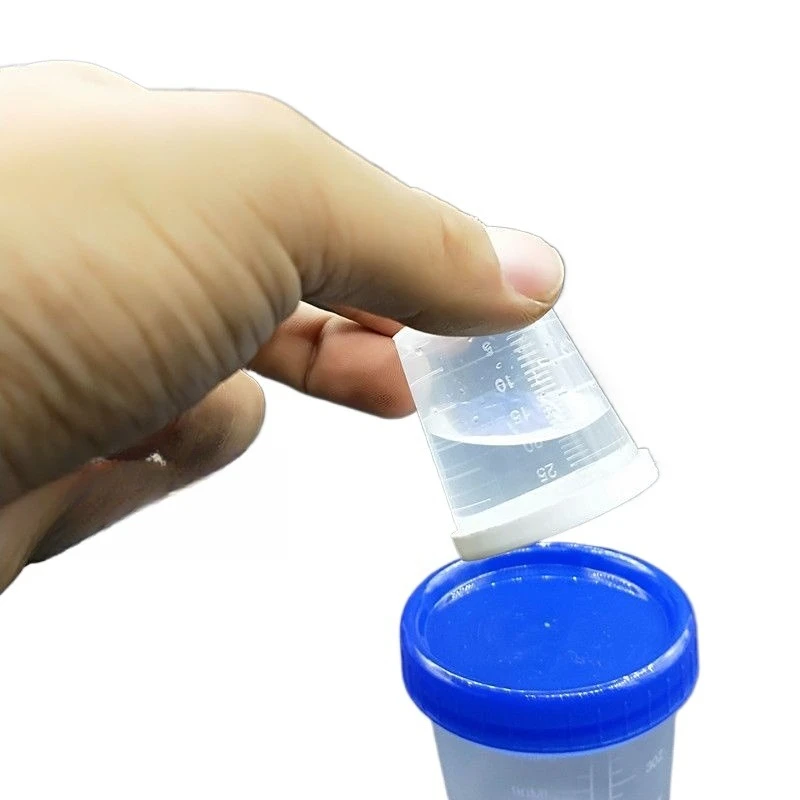 Маленький пластиковый мерный стакан со шкалой и крышкой 30 мл с крышкой не протечает. 
Маленький пластиковый мерный стакан со шкалой и крышкой 30 мл с крышкой не протечает.