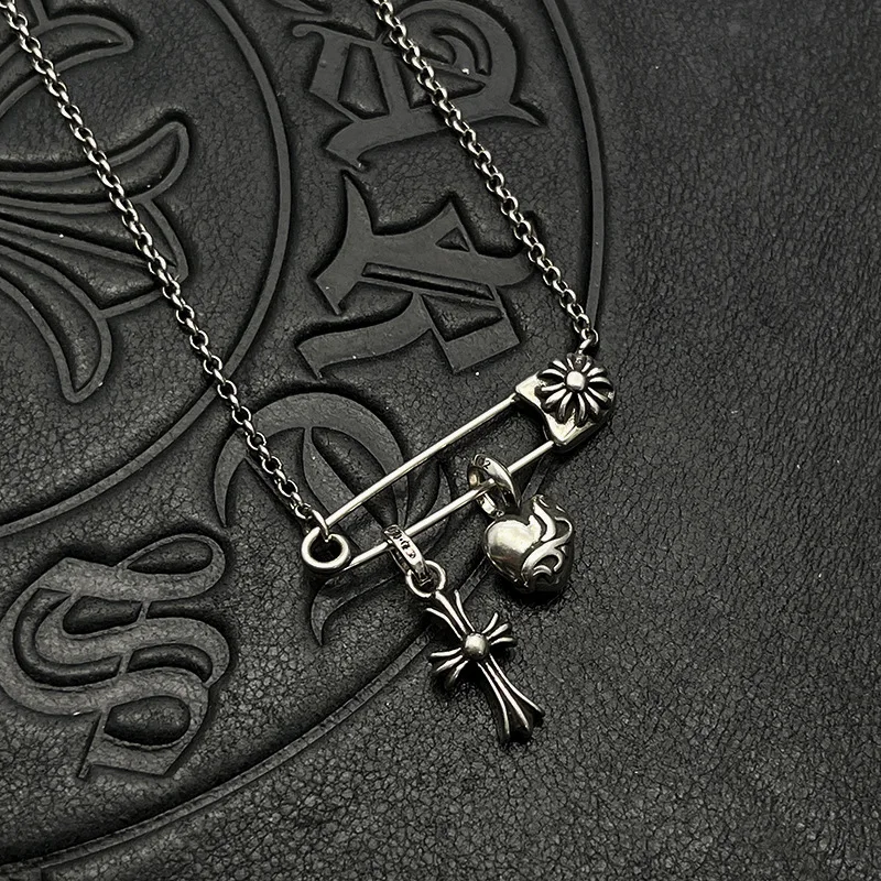 S925 sterling silver cross-border jewelry retro pin necklace cross peach heart small pendant collarbone chain
S925 sterling silver cross-border jewelry retro pin necklace cross peach heart small pendant collarbone chain