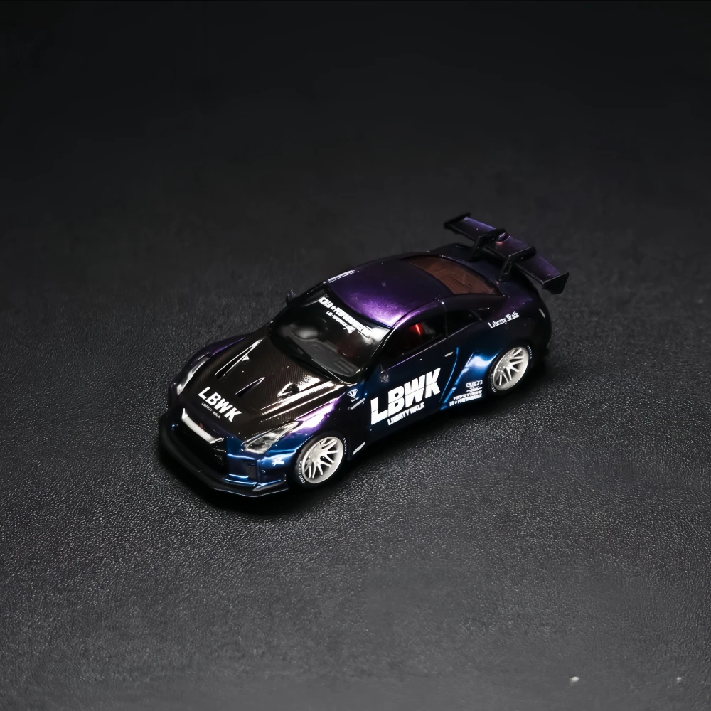 Модель автомобиля TPC 1:64 Liberty Walk GTR R35 из литого металла
Модель автомобиля TPC 1:64 Liberty Walk GTR R35 из литого металла