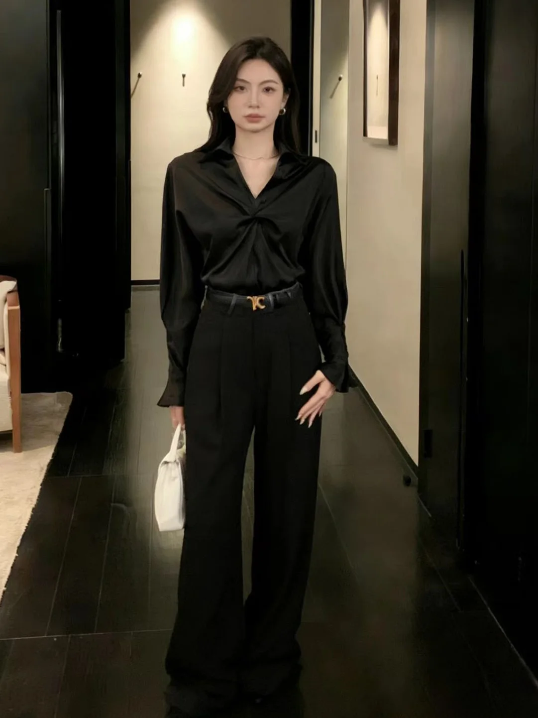 Elegant Black Long Sleeve V-Neck Shirt Women's Fashion Spring 2026 High-End Atmosphere Korean Style Commute Polyester Fiber
Elegant Black Long Sleeve V-Neck Shirt Women's Fashion Spring 2026 High-End Atmosphere Korean Style Commute Polyester Fiber