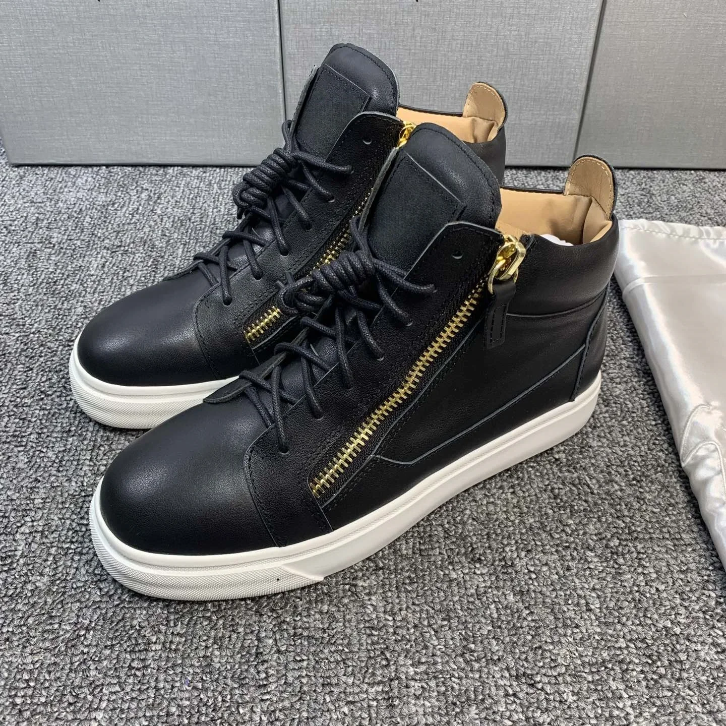 New Fashion Casual Sneakers for Men Brand Designer Women High-top Tennis shoes 35-48 Luxury Real Leather GZ Sports G937
New Fashion Casual Sneakers for Men Brand Designer Women High-top Tennis shoes 35-48 Luxury Real Leather GZ Sports G937