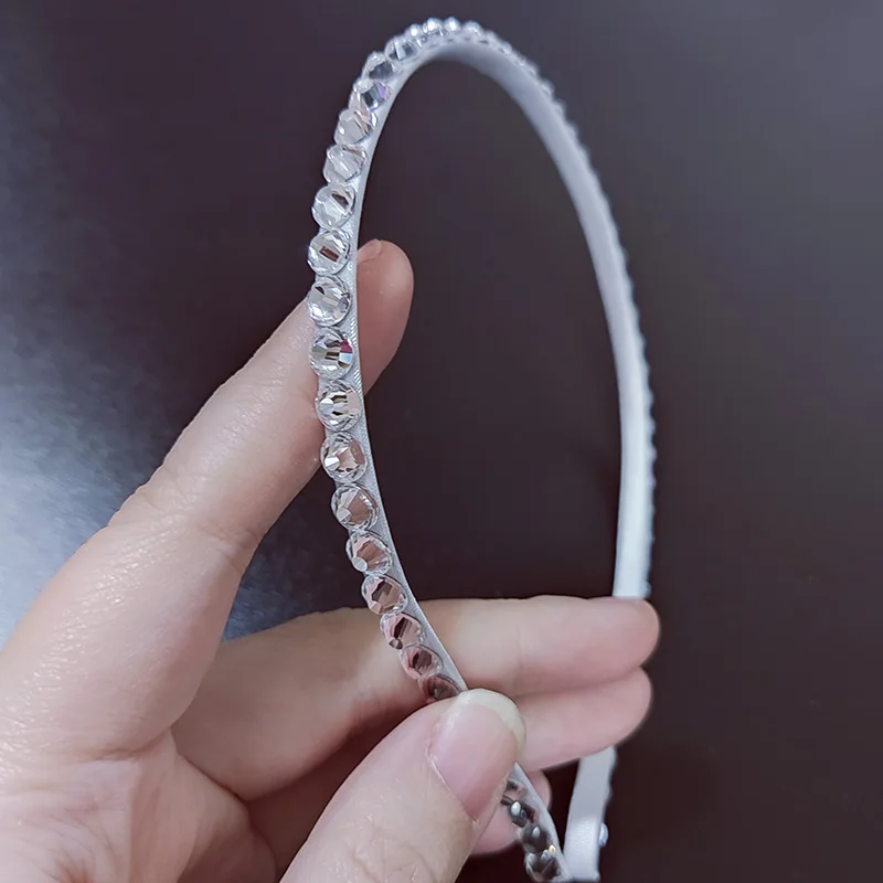 Сверкающие кристаллы, простые ленты для волос, модные повязки на голову ручной работы для женщин, головные уборы для подружек невесты, аксессуары для волос, школьный подарок
Сверкающие кристаллы, простые ленты для волос, модные повязки на голову ручной работы для женщин, головные уборы для подружек невесты, аксессуары для волос, школьный подарок