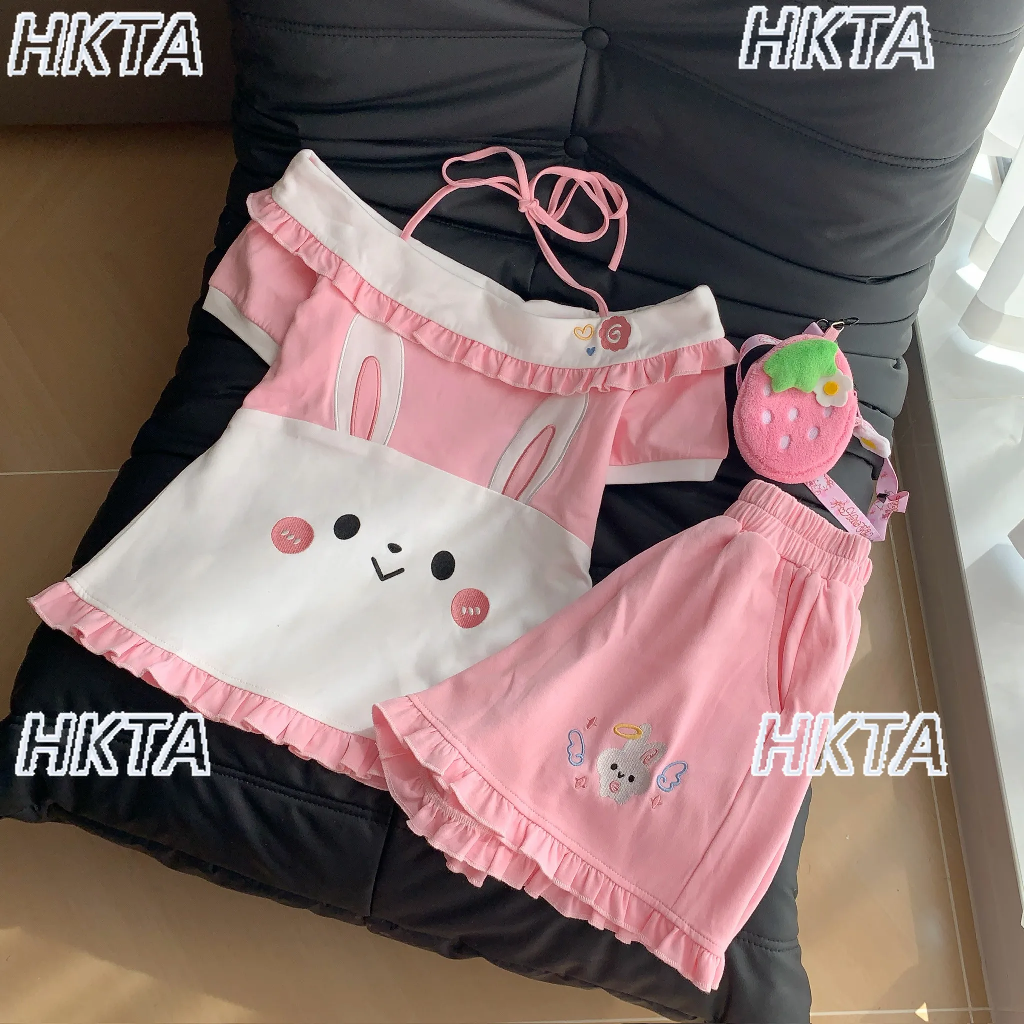 Sweet Cute Lolita Cartoon Embroidery Neck Hanging Short Sleeve One Word Collar Tshirt Top Pleated Shorts Loose Casual Set Women
Sweet Cute Lolita Cartoon Embroidery Neck Hanging Short Sleeve One Word Collar Tshirt Top Pleated Shorts Loose Casual Set Women