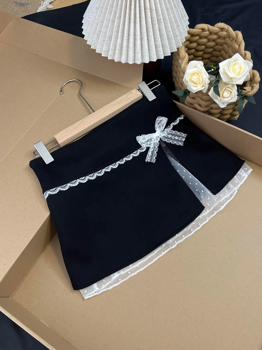 Женская черная готическая юбка в стиле эмо, винтажная, с низкой посадкой, А-силуэт, с кружевом и бантом, в стиле Харадзюку, корейский стиль, юбки Y2K, одежда 2000-х, лето 2026
Женская черная готическая юбка в стиле эмо, винтажная, с низкой посадкой, А-силуэт, с кружевом и бантом, в стиле Харадзюку, корейский стиль, юбки Y2K, одежда 2000-х, лето 2026