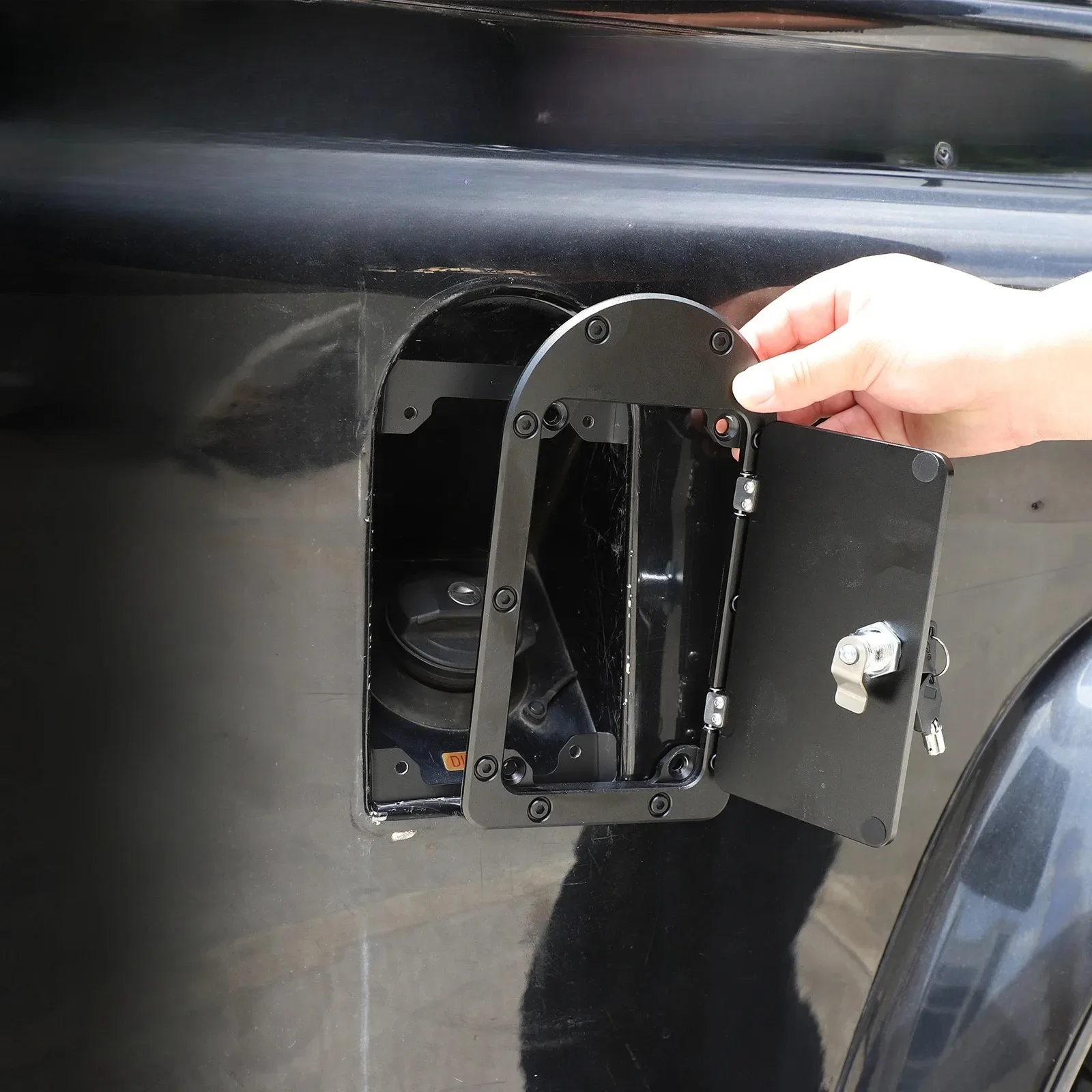 For Land Rover Defender 90 110 130 2004-2018 Aluminium Alloy Black with Key Car Gas Cap Anti-theft Lock Cover Car Accessories
For Land Rover Defender 90 110 130 2004-2018 Aluminium Alloy Black with Key Car Gas Cap Anti-theft Lock Cover Car Accessories