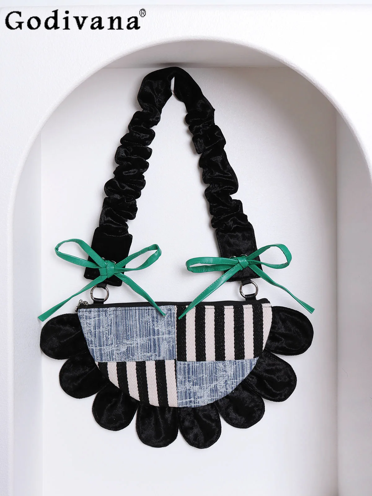 Original Lolita Japanese Color Matching Flower Armpit Bag Sweet Lady Ins Wind Splicing Denim Bow Shoulder Messenger Bag
Original Lolita Japanese Color Matching Flower Armpit Bag Sweet Lady Ins Wind Splicing Denim Bow Shoulder Messenger Bag