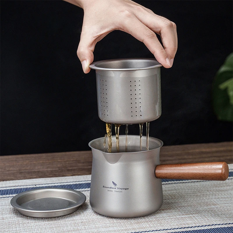 Boundless Voyage 380ml Single Layer Titanium Tea Maker Set with Filter Cover Mini Tea Kettle Wooden Handle for Camping Tableware
Boundless Voyage 380ml Single Layer Titanium Tea Maker Set with Filter Cover Mini Tea Kettle Wooden Handle for Camping Tableware