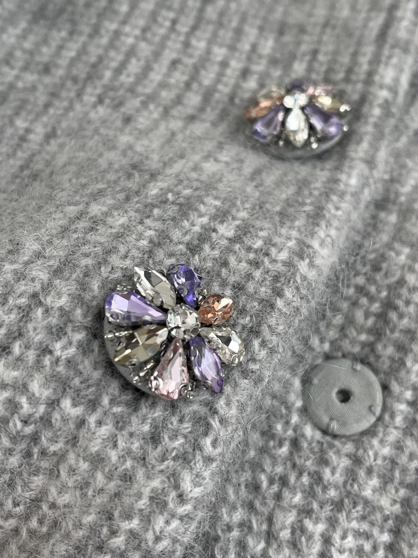 2025 Women's Grey Long Sleeve Colorful Diamond-Embellished Knitted Cardigan Tops High Quality
2025 Women's Grey Long Sleeve Colorful Diamond-Embellished Knitted Cardigan Tops High Quality