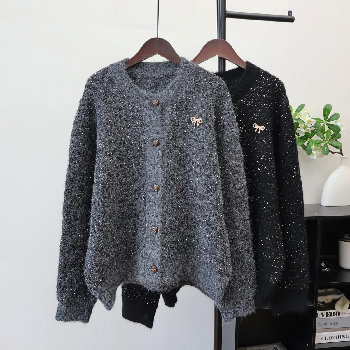 Women's Shiny Sweater Single Breasted Long Sleeve Loose Knitting Cardigans Female Autunm Winter Warm Thick Knits Tops Shirt
Women's Shiny Sweater Single Breasted Long Sleeve Loose Knitting Cardigans Female Autunm Winter Warm Thick Knits Tops Shirt