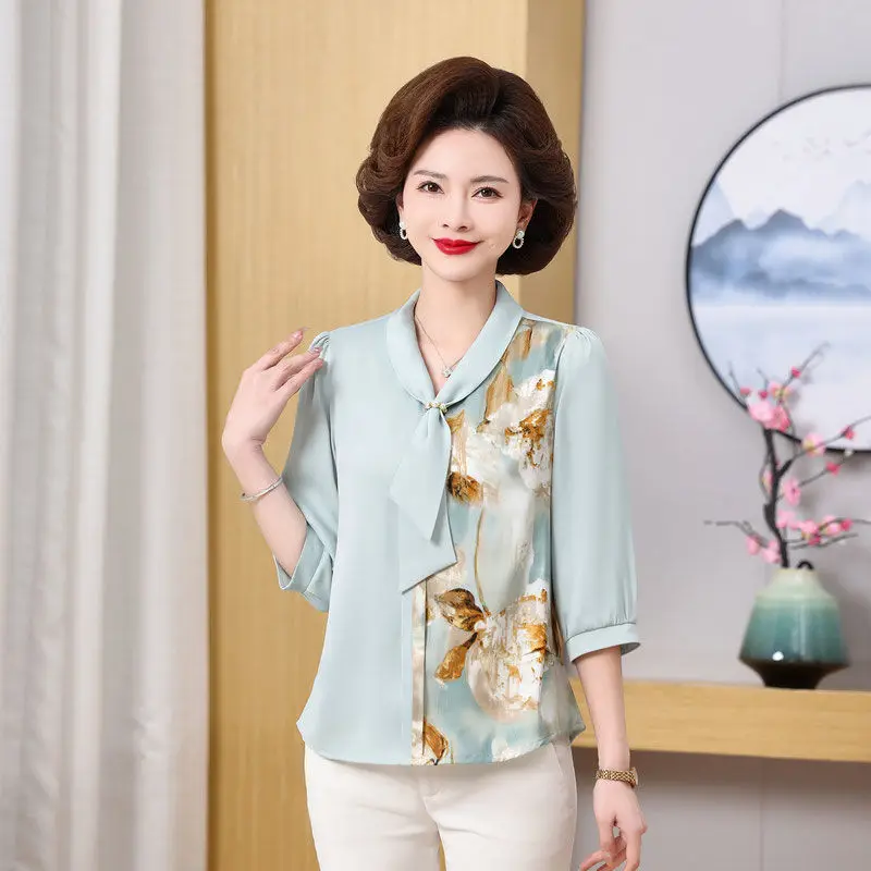 Mom's New Fashionable Shirt Fashion Base Middle-aged and Elderly Women's Scarf Collar Top
Mom's New Fashionable Shirt Fashion Base Middle-aged and Elderly Women's Scarf Collar Top