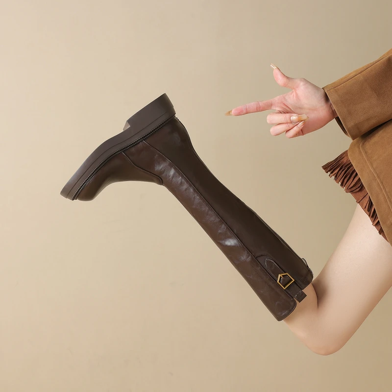 Women's new autumn round toe thick soled mid heel oversized zipper and knee metal accessories high tube retro motorcycle boots
Women's new autumn round toe thick soled mid heel oversized zipper and knee metal accessories high tube retro motorcycle boots