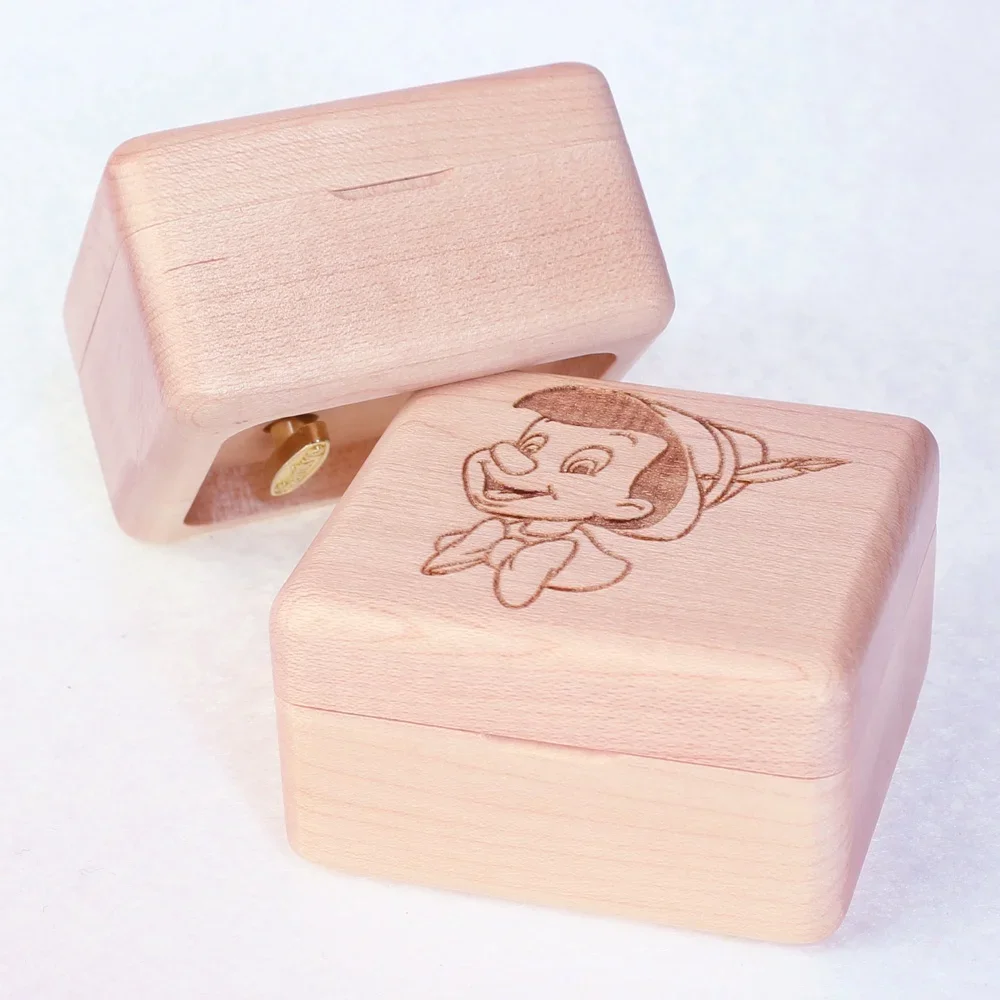 Профессиональная оптовая музыкальная шкатулка из орехового дерева на заказ, резная игра из фильма на день рождения, поп-мелоди, музыка, креативный маркетинговый подарок, сувенир
Профессиональная оптовая музыкальная шкатулка из орехового дерева на заказ, резная игра из фильма на день рождения, поп-мелоди, музыка, креативный маркетинговый подарок, сувенир