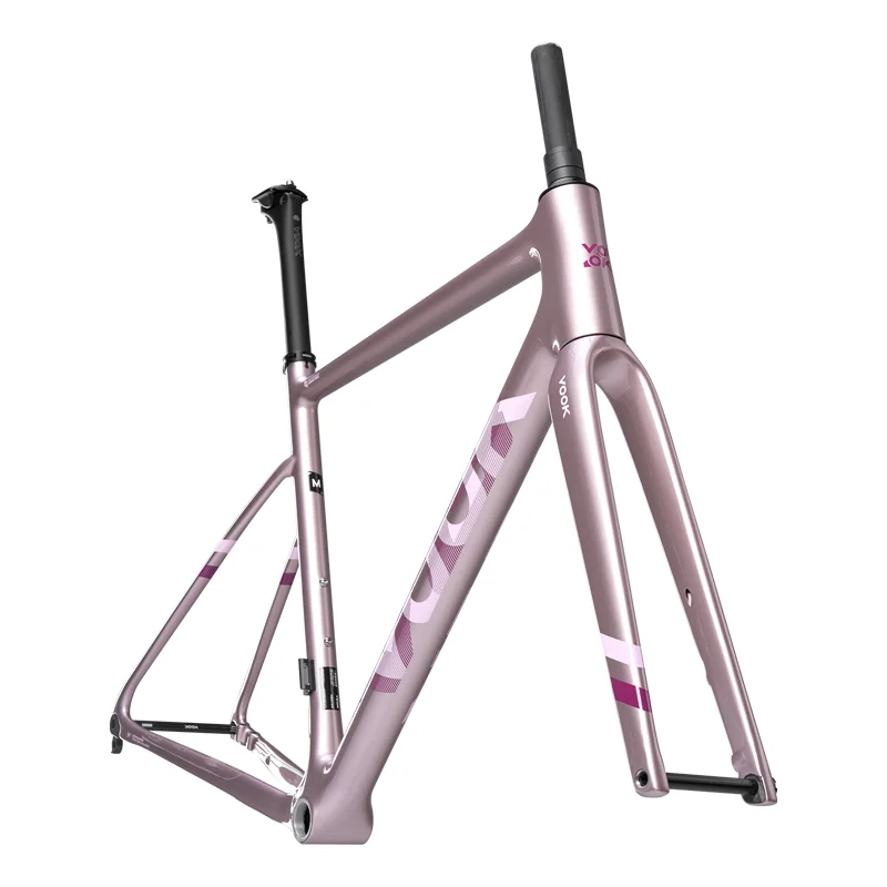 Карбоновая рама шоссейного велосипеда VOOKV8 — аэродинамическая конструкция с полной внутренней прокладкой кабеля и сквозной осью
Карбоновая рама шоссейного велосипеда VOOKV8 — аэродинамическая конструкция с полной внутренней прокладкой кабеля и сквозной осью