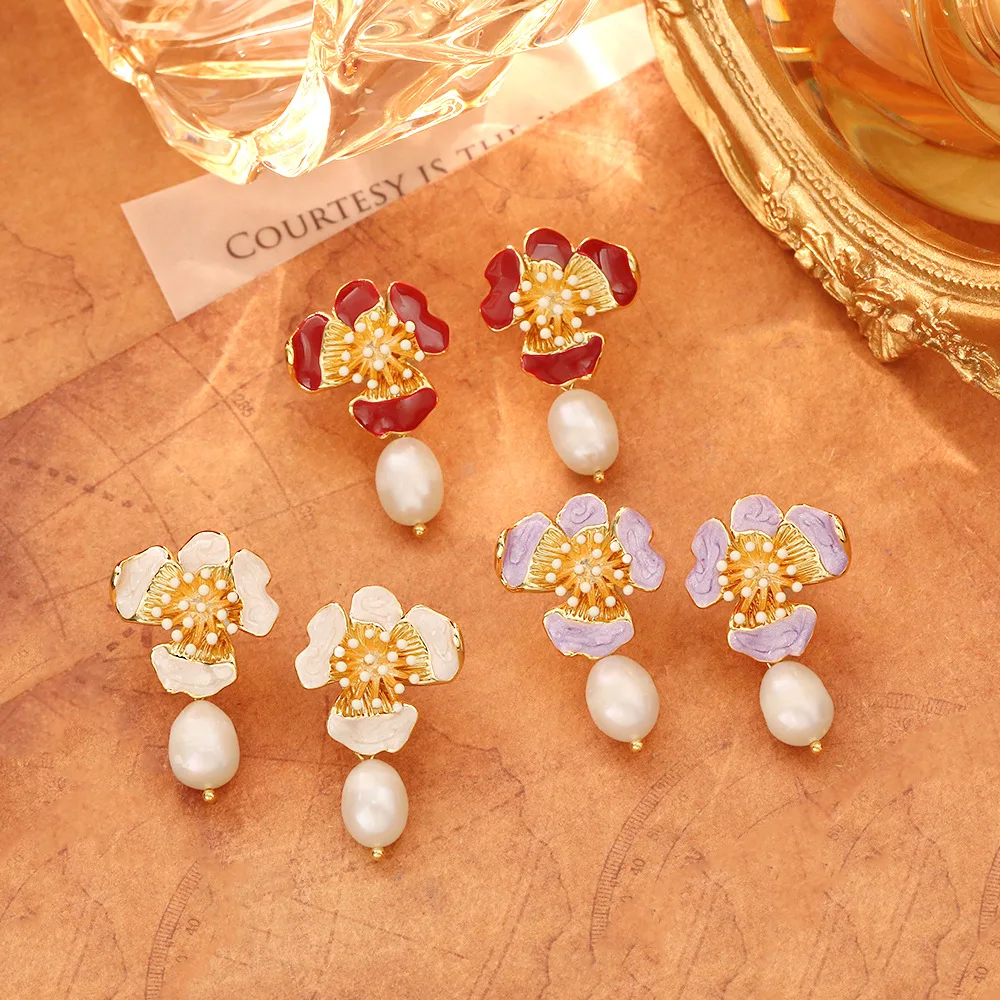 Fashionable and exquisite retro flower earrings, high-end natural freshwater pearl earrings, elegant temperament earrings
Fashionable and exquisite retro flower earrings, high-end natural freshwater pearl earrings, elegant temperament earrings