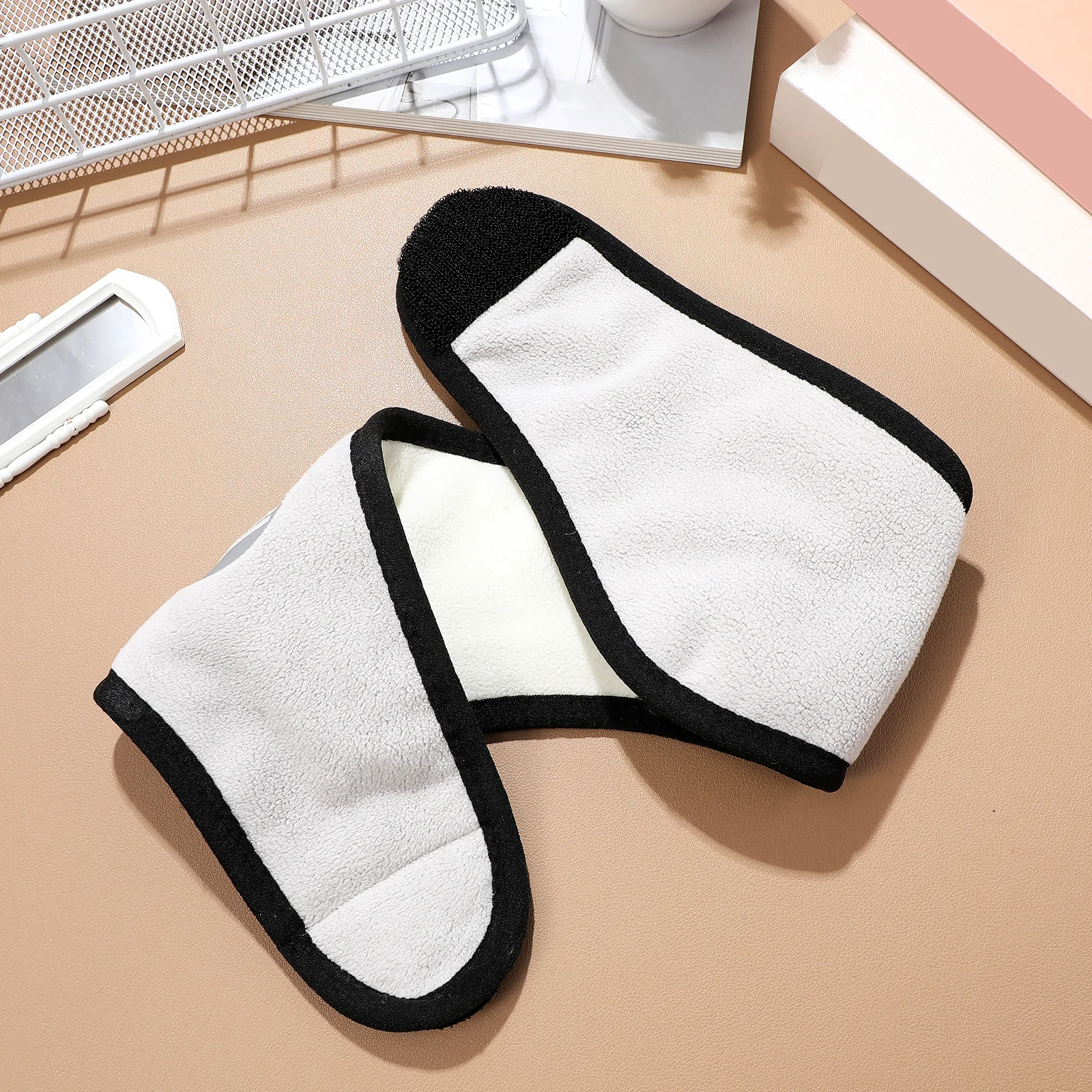 Soft Warm Sleeping Ear Muffs for Adults Adjustable Ear Warmer Headband Comfortable Sleep Earmuff for Winter Travel Home Use
Soft Warm Sleeping Ear Muffs for Adults Adjustable Ear Warmer Headband Comfortable Sleep Earmuff for Winter Travel Home Use