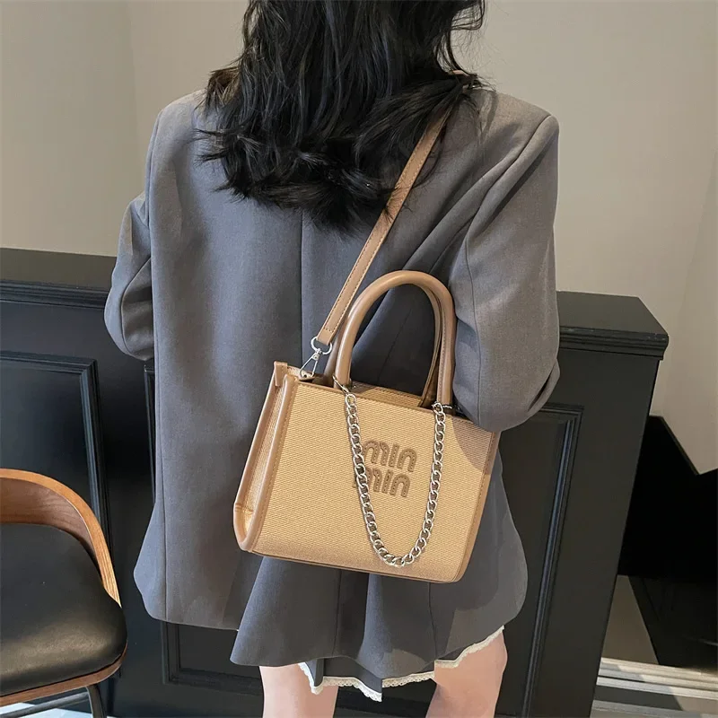 2025 New High-End Women's Small Square Bag - Simple Portable, Designer Shoulder Messenger, Trendy Women's Bag 
2025 New High-End Women's Small Square Bag - Simple Portable, Designer Shoulder Messenger, Trendy Women's Bag