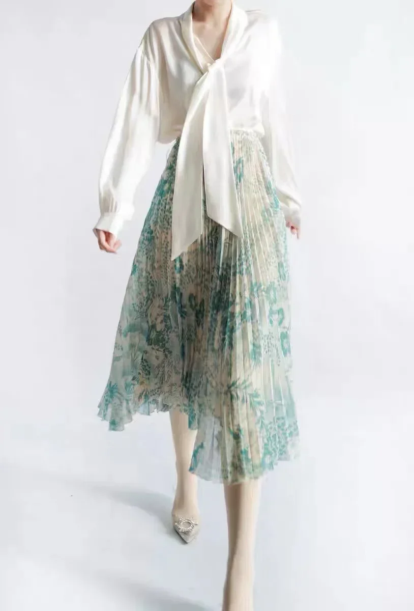 New small fresh ink painting flower print fold elastic waist skirt
New small fresh ink painting flower print fold elastic waist skirt