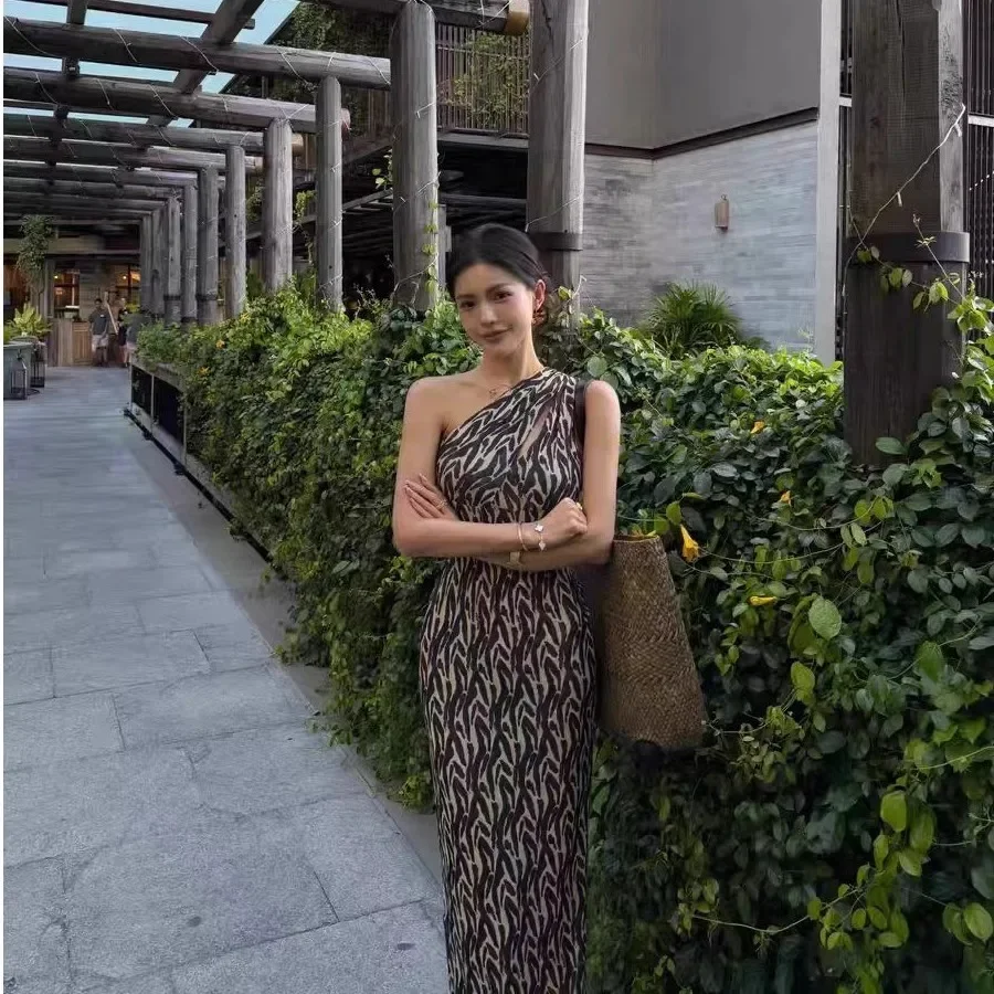 French design striped off shoulder long skirt for women's summer casual temperament vacation dress
French design striped off shoulder long skirt for women's summer casual temperament vacation dress