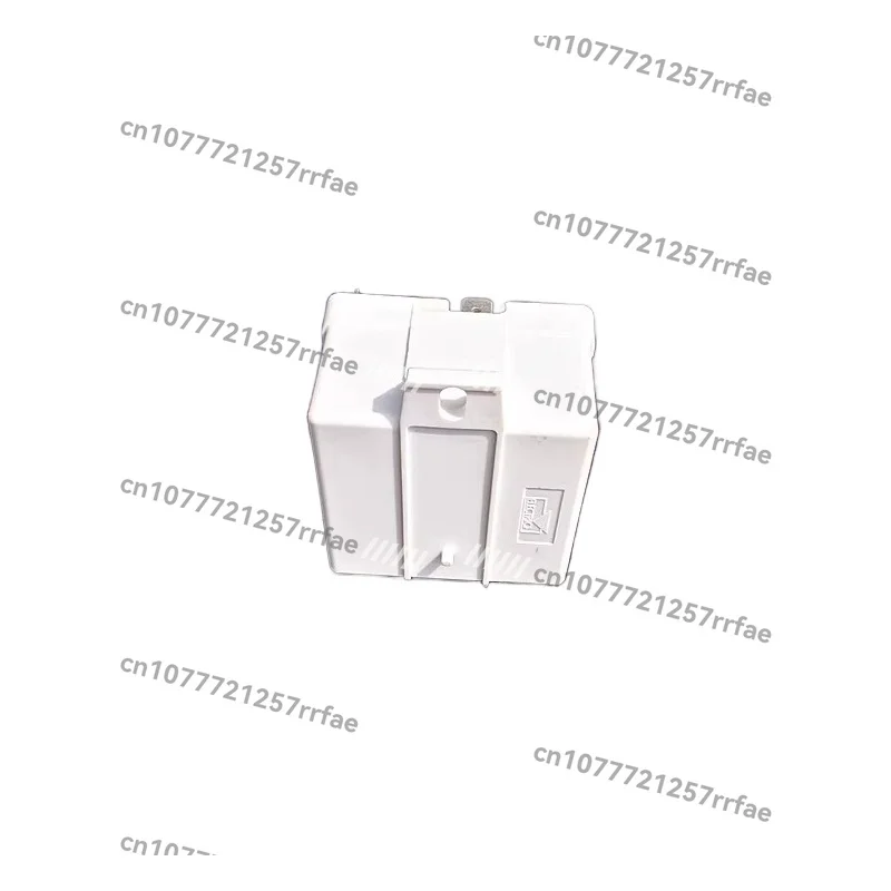Relais de compresseur RVA4G3D, démarreur 3P 220V, Machine à glace, accessoires de réfrigérateur, relais 35A-400V
Relais de compresseur RVA4G3D, démarreur 3P 220V, Machine à glace, accessoires de réfrigérateur, relais 35A-400V