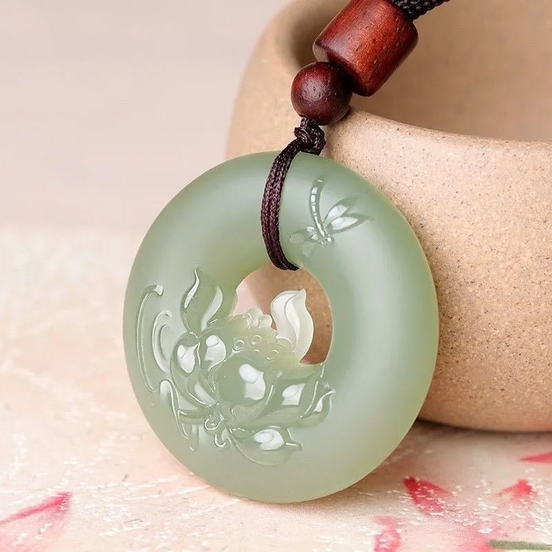 Natural Sapphire Pendant, Ping An Dragonfly Lotus Flower, Men's and Women's Jade Pendant, Couple Pendant.
Natural Sapphire Pendant, Ping An Dragonfly Lotus Flower, Men's and Women's Jade Pendant, Couple Pendant.