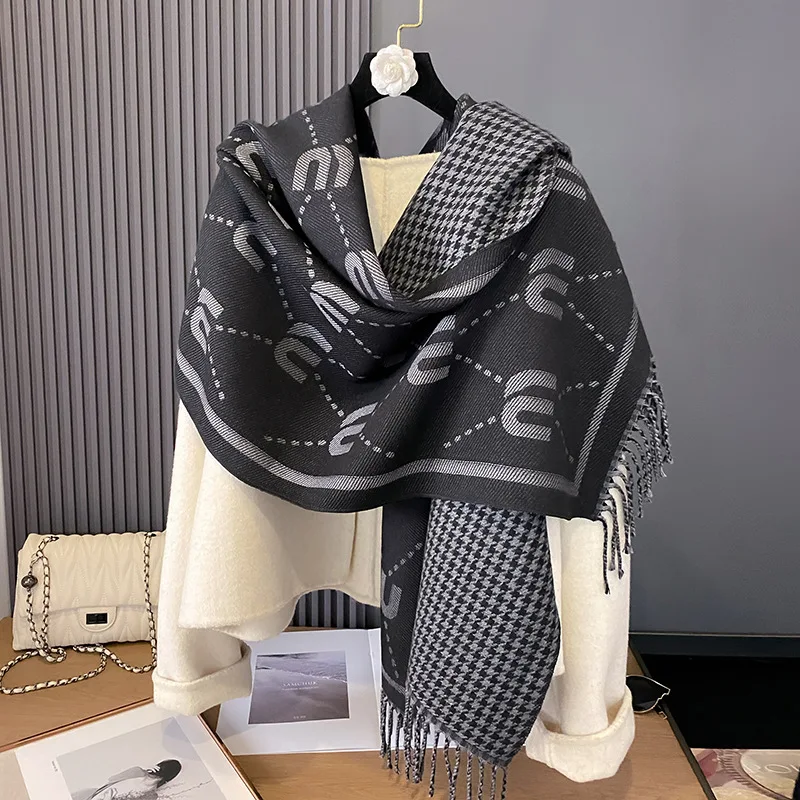 Soft Cotton Covering Yarn Scarf Long Tassesl Double Sides Shawl Fashion Luxury Women Autumn Winter Neckerchief Wraps
Soft Cotton Covering Yarn Scarf Long Tassesl Double Sides Shawl Fashion Luxury Women Autumn Winter Neckerchief Wraps