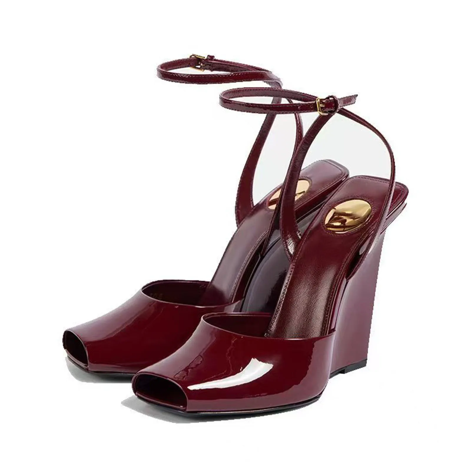 Arden Furtado 2025 Summer Patent Leather peep toe Wedges Sandals Platform Super high heel Belt buckle word-cingulate Sandals
Arden Furtado 2025 Summer Patent Leather peep toe Wedges Sandals Platform Super high heel Belt buckle word-cingulate Sandals