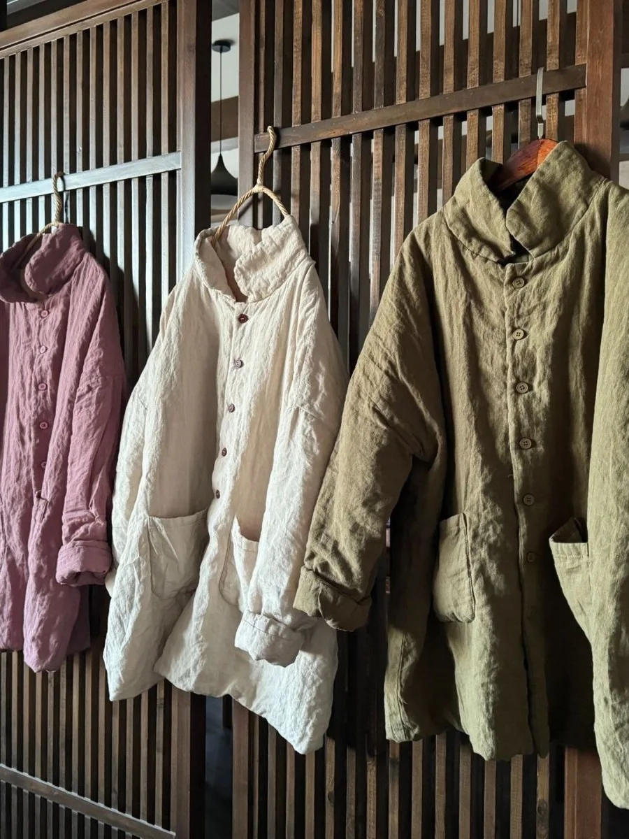 Retro High Quali Sand Waed Linen Cotton Jaet Warmth Middle Length Quilted Coat for Autumn Winter Loose Fit Ladies Coat
Retro High Quali Sand Waed Linen Cotton Jaet Warmth Middle Length Quilted Coat for Autumn Winter Loose Fit Ladies Coat